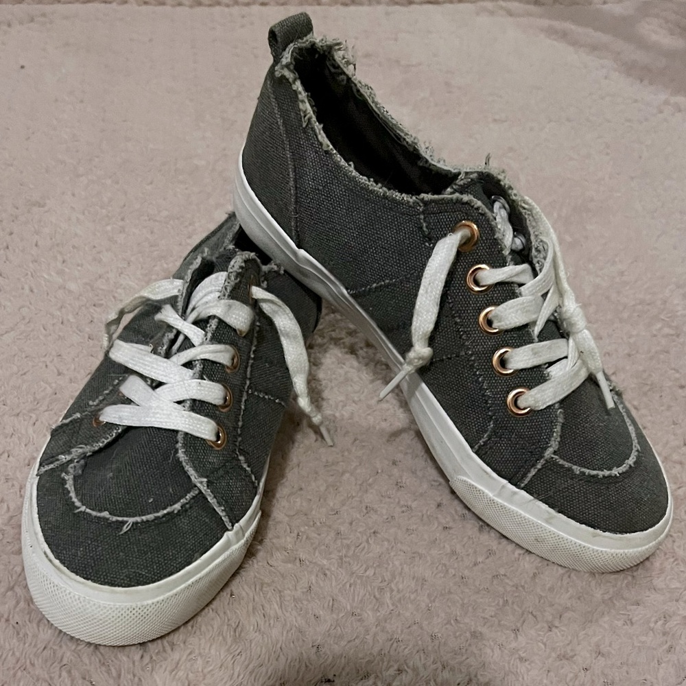 Women’s sneakers